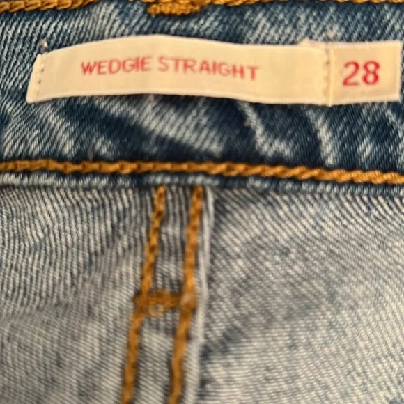 Levis Premium Wedgie
Straight Mom Jeans Button Fly High Rise. - Picture 6 of 7